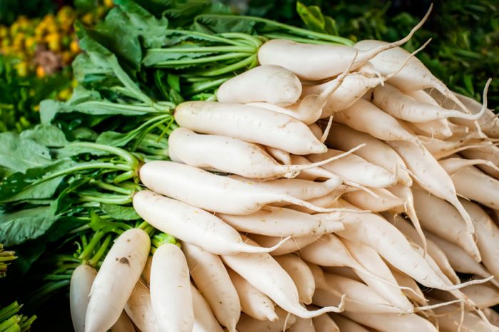 Cleaning and storing daikon